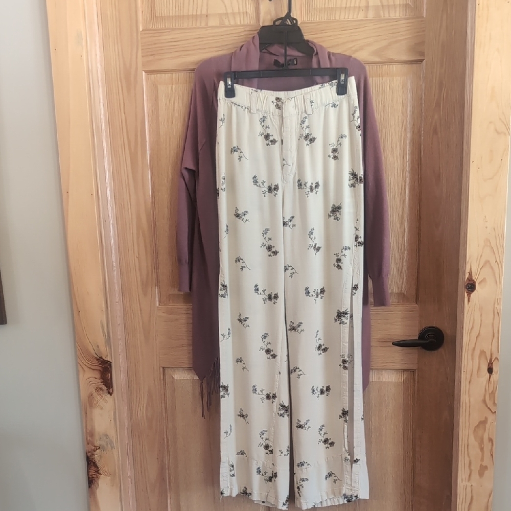 Sz M/L ROVE Cream Floral Wide Leg Pants With High Side Slits